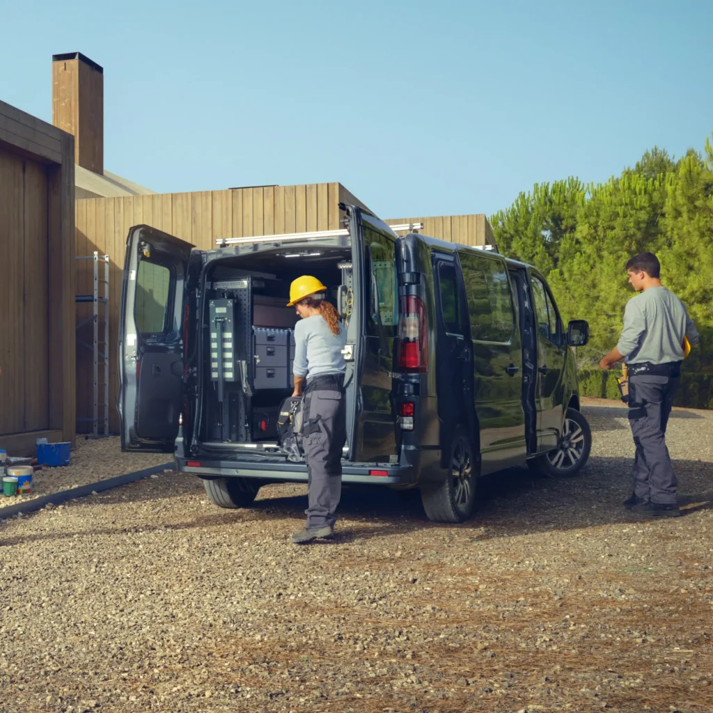 Renault trafic van 130ch en LLD sans apport moins cher face arrièrfe