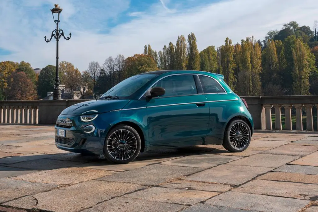 Fiat 500 iii 1.0 70 ch
hybride BSGS, vue latérale, en lld sans apport sur Louermoinscher