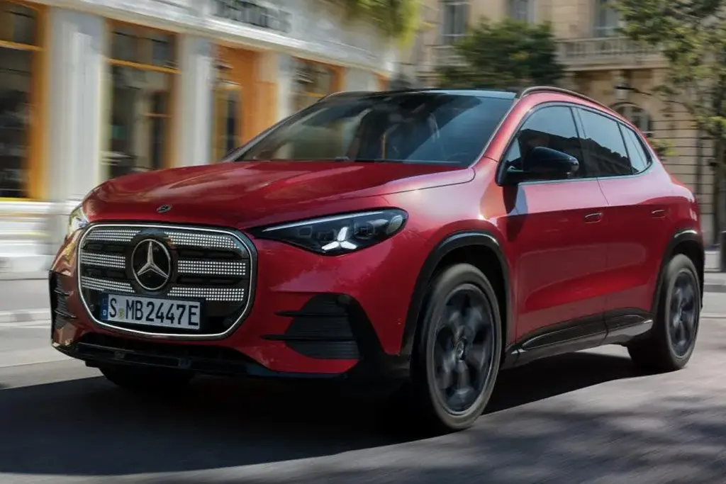 Mercedes GLA 200 P. Line 272 ch électrique, vue avant - En LLD sans apport sur Louermoinscher