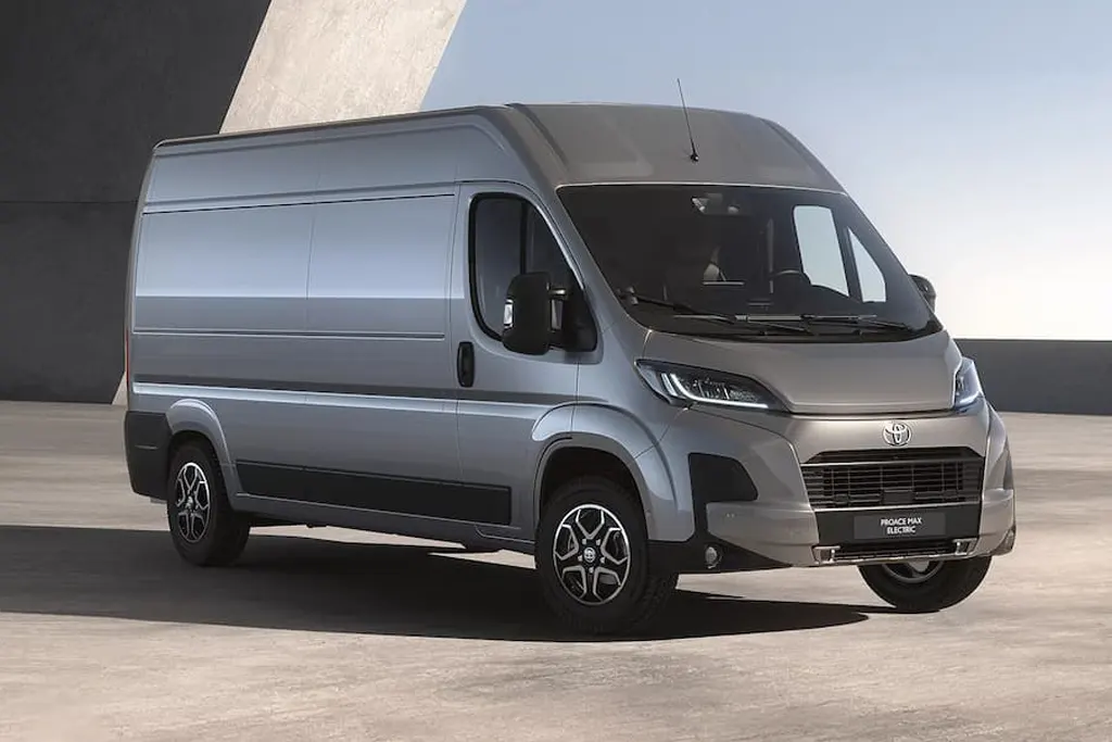 Toyota Proace Max L2H1 3.3 2.2 120 BVM6, en LLD sans apport sur Louermoinscher - Vue avant