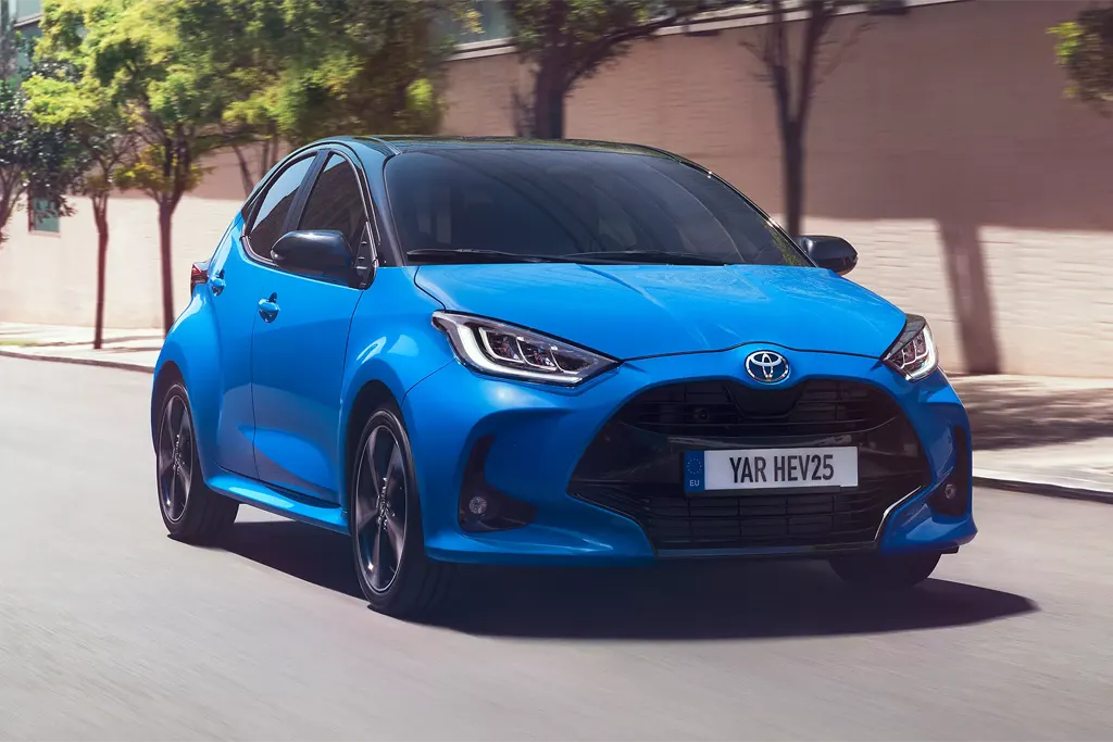 Toyota Yaris Dynamic Hybride 116 ch, vue avant, en LLD sans apport sur Louermoinscher