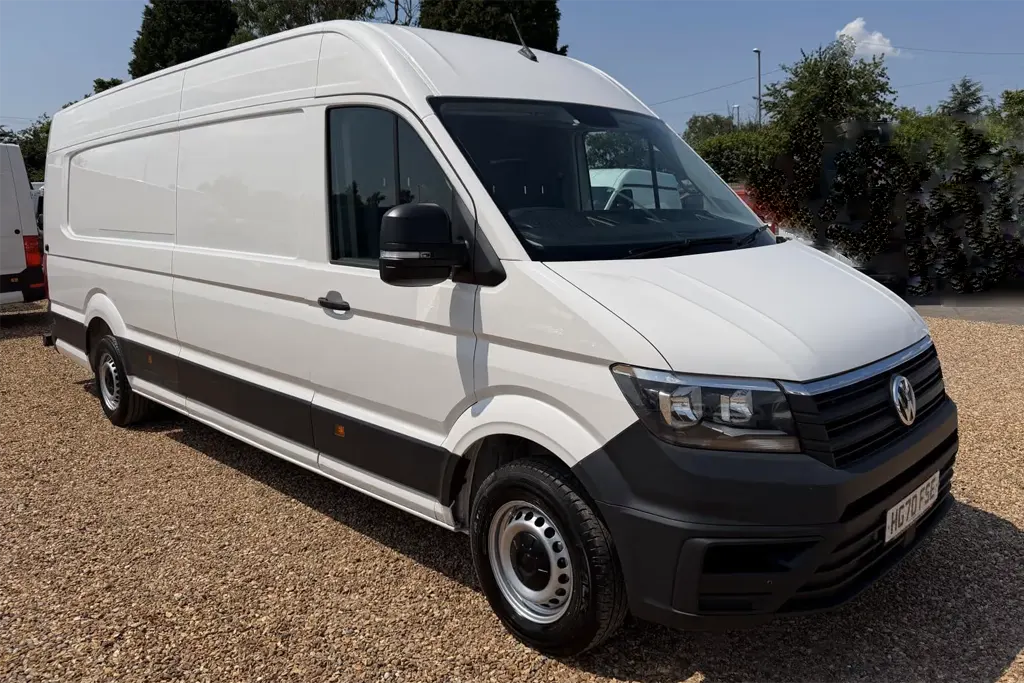 Volkswagen Crafter 2.0 TDI 30 L3H3 Business en LLD sans apport, vue 3/4 face