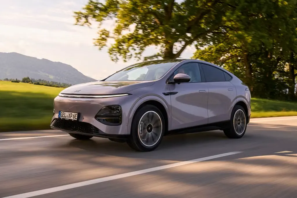 Xpeng G6 295 ch électrique 80,8 kWh RWD, vue latérale, sur route, en LLD sans apport sur Louermoinscher