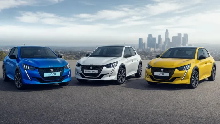 Comparatif entre Louermoinscher, Lizy et la location courte durée pour la LMD 12 mois - Trois Peugeot 208 thermique, hybride et electrique vue avant